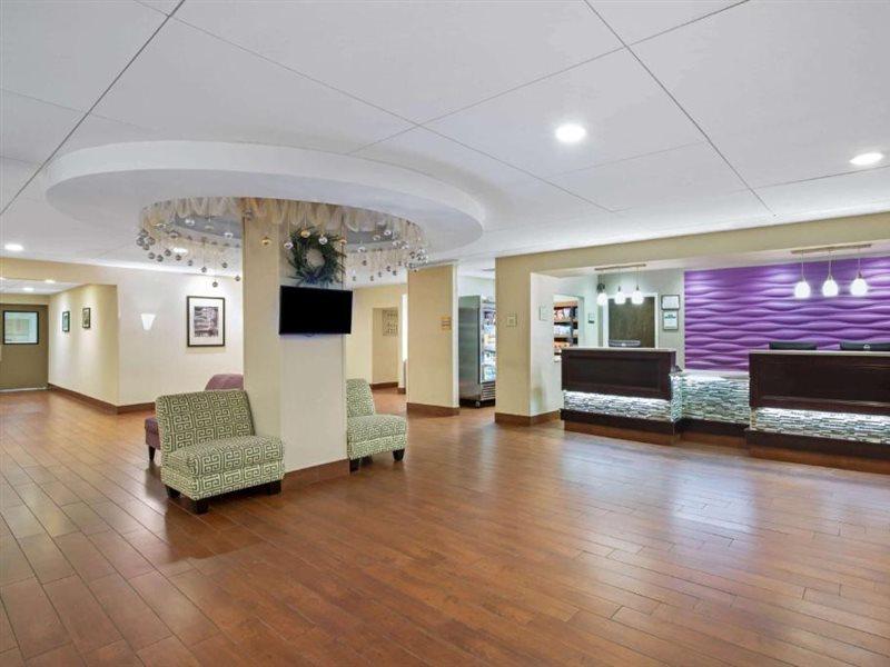 La Quinta By Wyndham Springfield Hotel Exterior foto