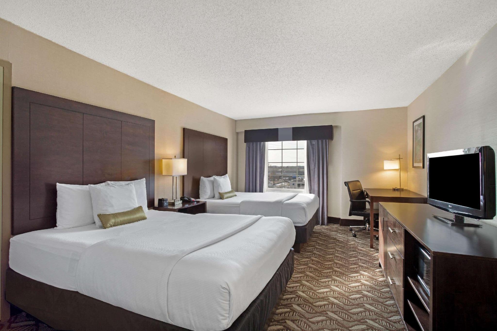 La Quinta By Wyndham Springfield Hotel Exterior foto
